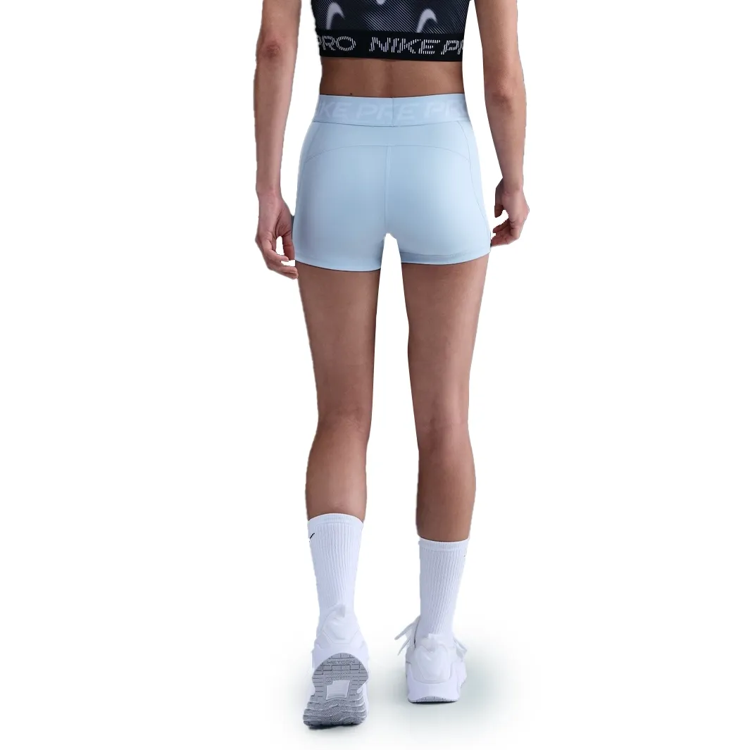 Shorts Nike Pro feminino azul para treino mostrando ajuste confortável